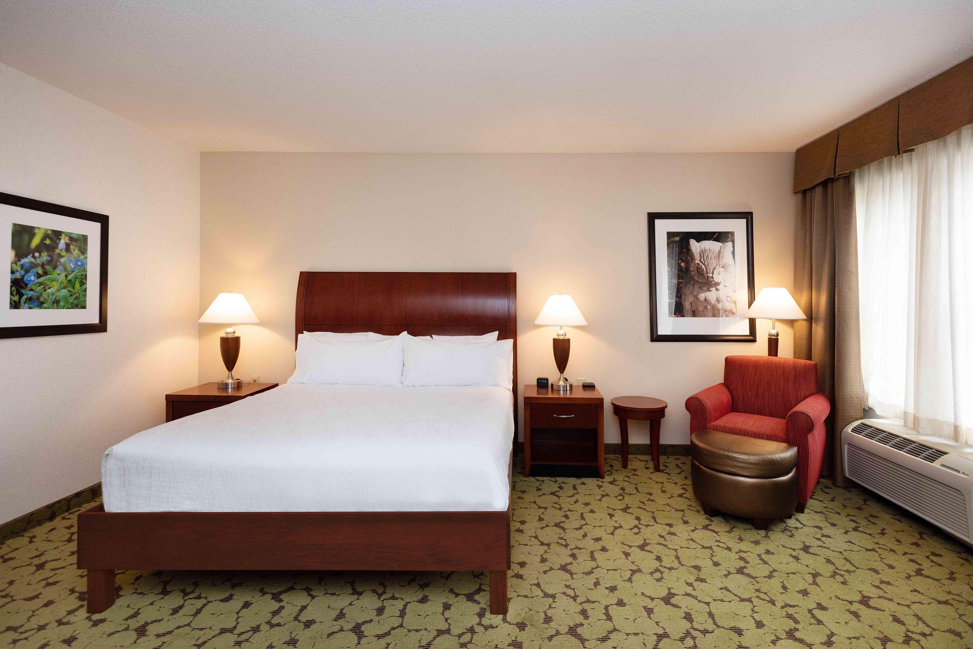 Hilton Garden Inn Блумингтон Экстерьер фото