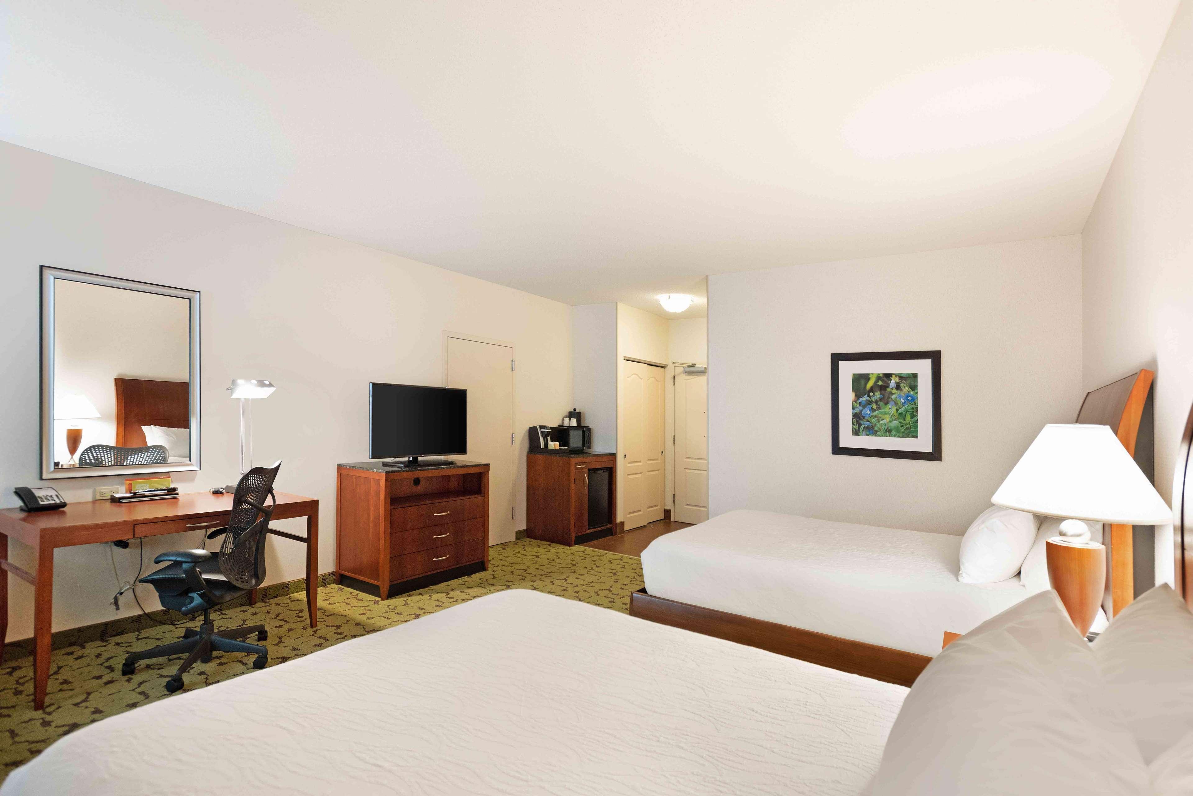 Hilton Garden Inn Блумингтон Экстерьер фото