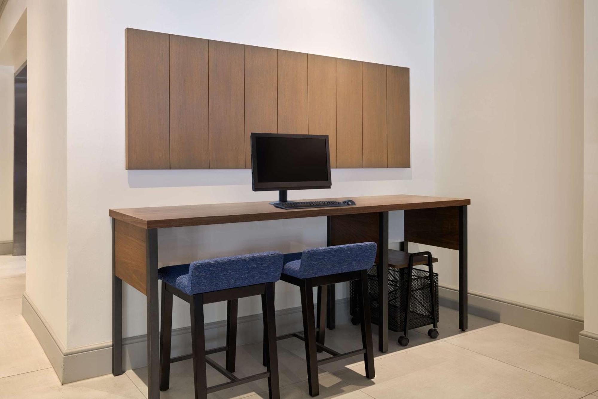 Hilton Garden Inn Блумингтон Экстерьер фото