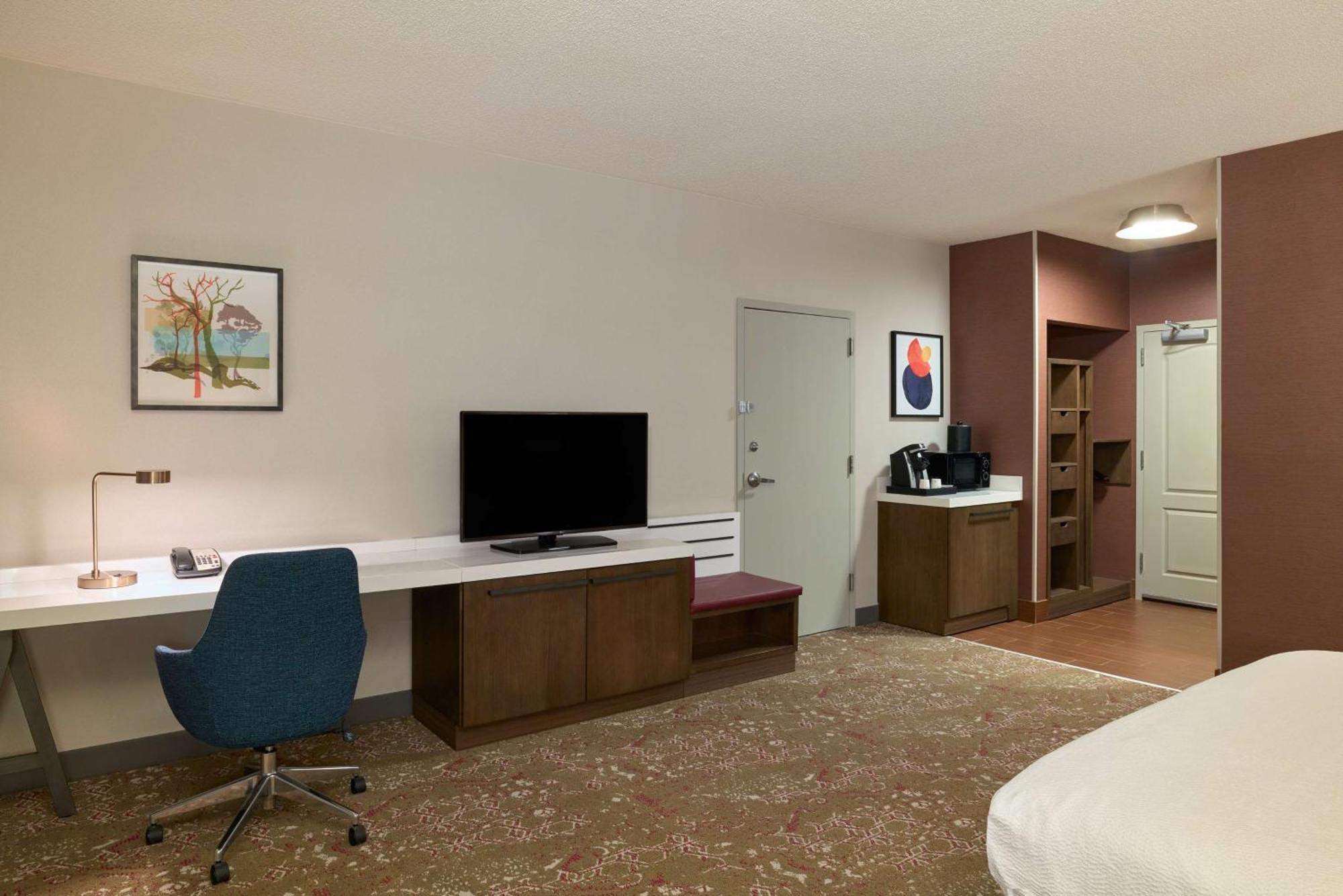 Hilton Garden Inn Блумингтон Экстерьер фото