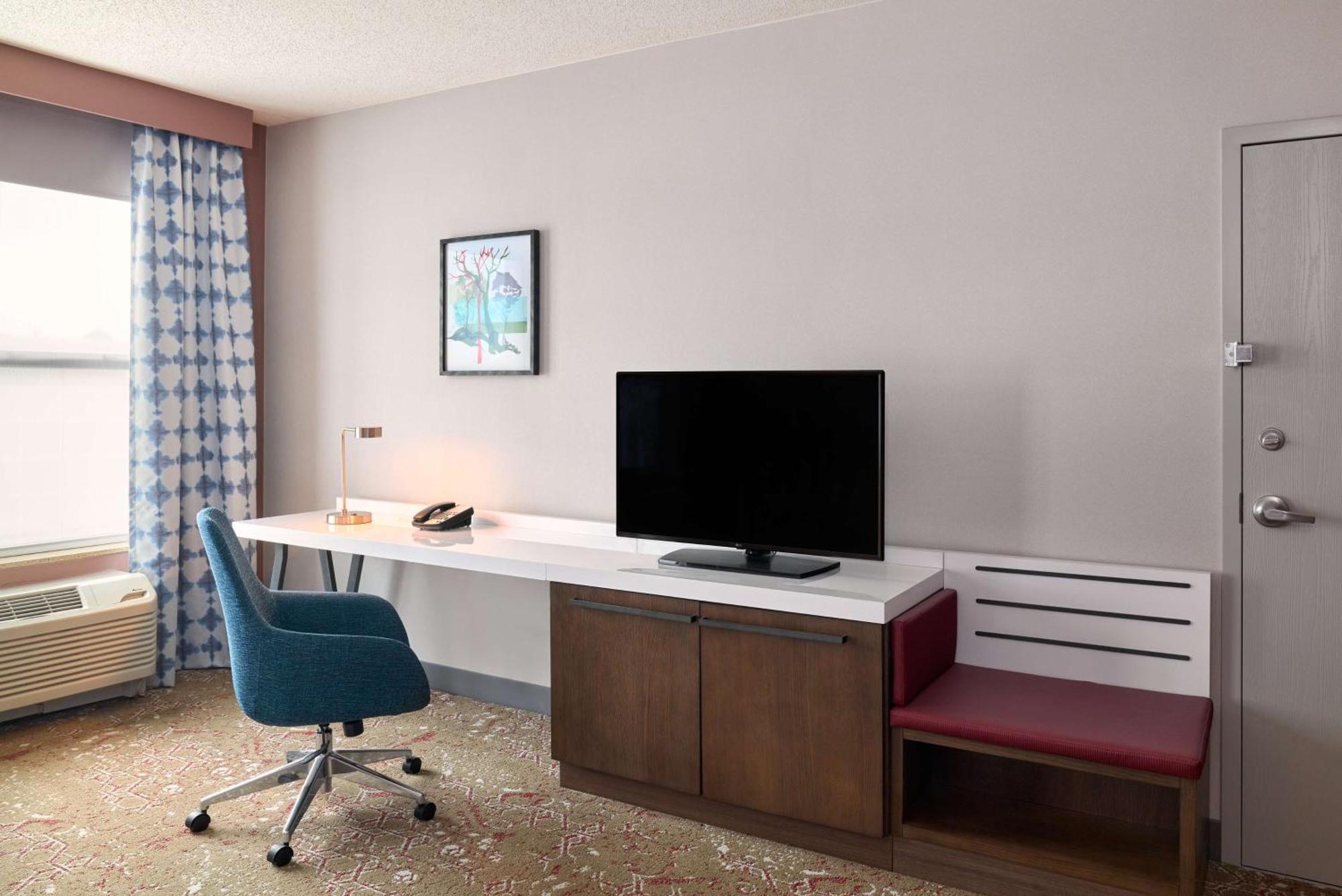 Hilton Garden Inn Блумингтон Экстерьер фото